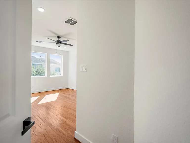 6320 Del Rio St — Photo 32