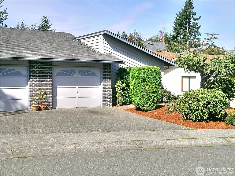 723 142nd Pl SE — Photo 1
