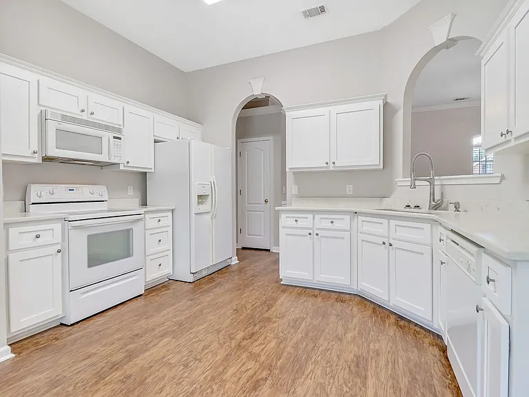 127 Williams Ave — Photo 15