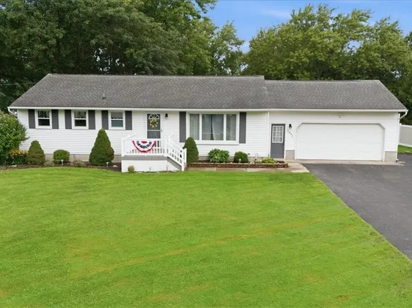 2893 Walck Dr, North Tonawanda, NY 14120