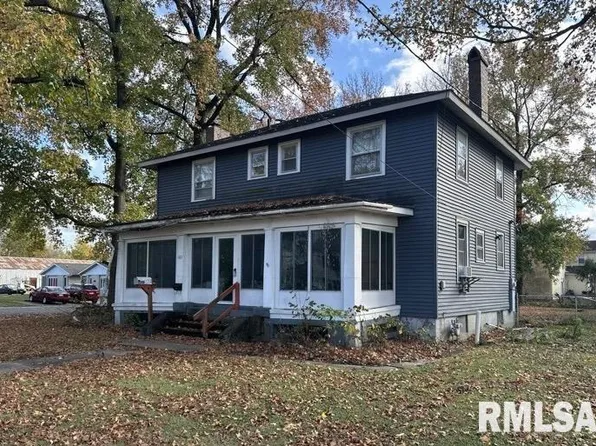 422 E Church St, Benton, IL 62812