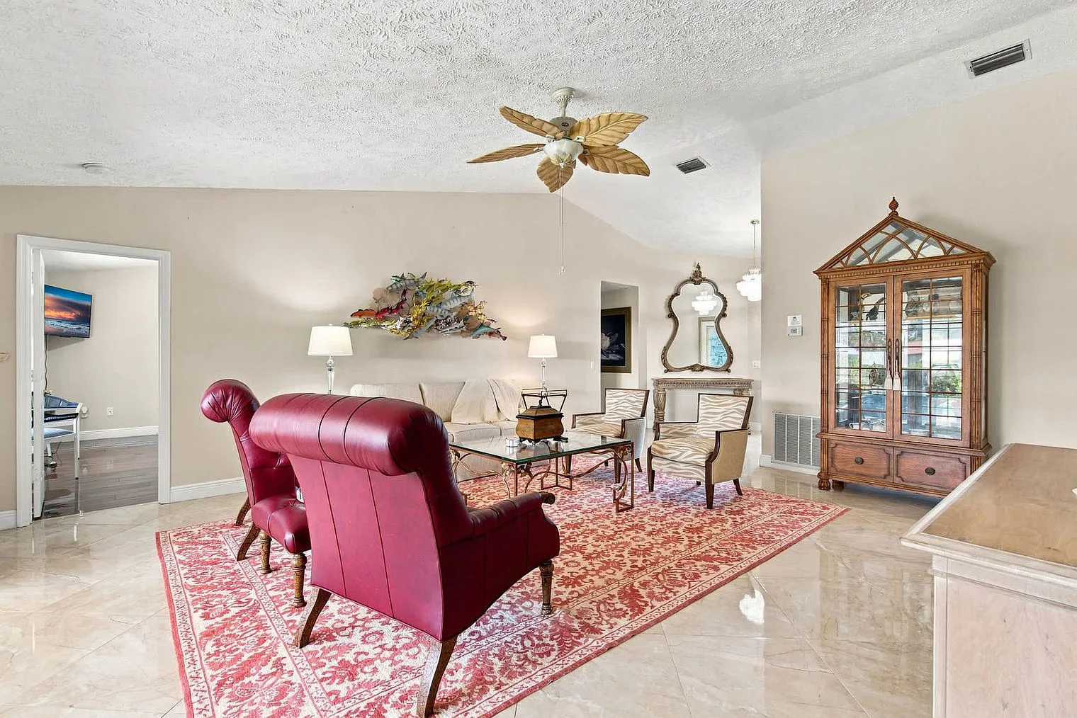 3 bed, 2.0 bath, 1689 sqft, $6,158 — Photo 3