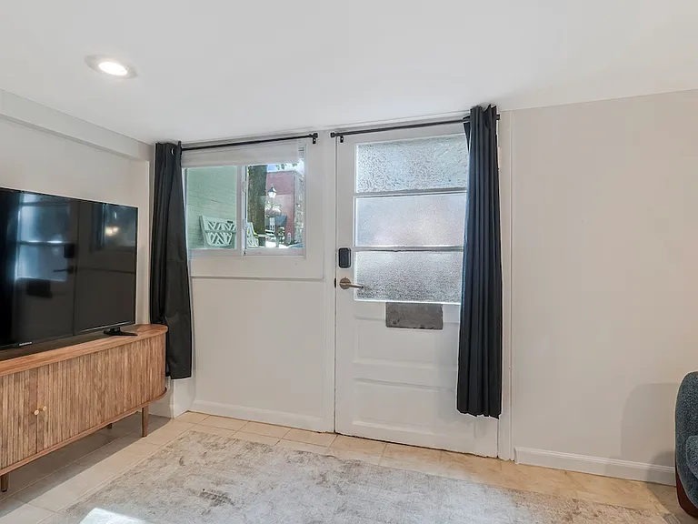1407 King St #1 — Photo 16