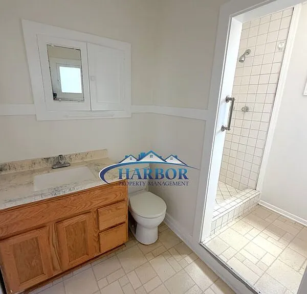 714-718 1/2 W 40th St #718 — Photo 7