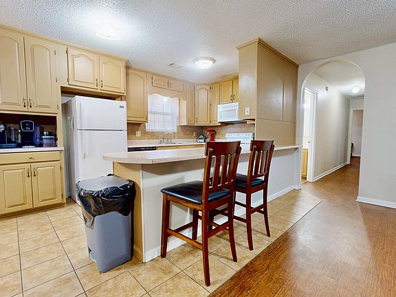 3rd image of 131 Fawn Ln