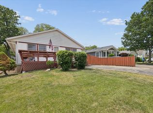 1518 Ridgeway St, Round Lake, IL 60073