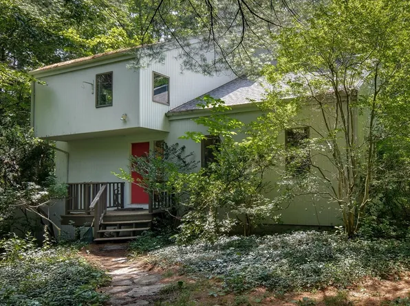 10 Farm St, Dover, MA 02030
