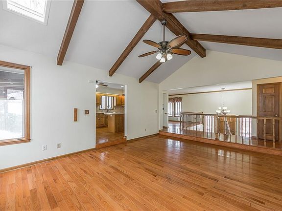 5th image of 603 N Clayview Dr