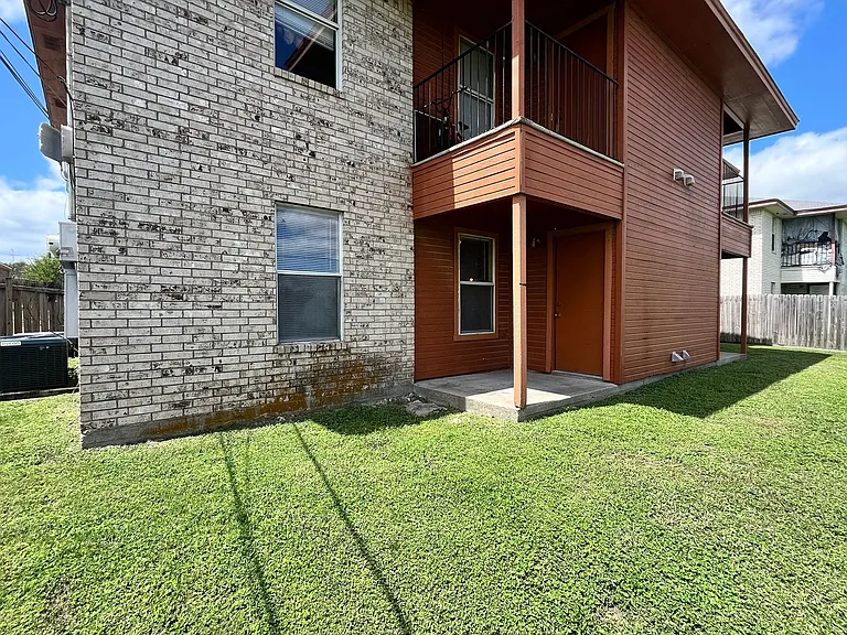 1007 Circle M Dr #C — Photo 16
