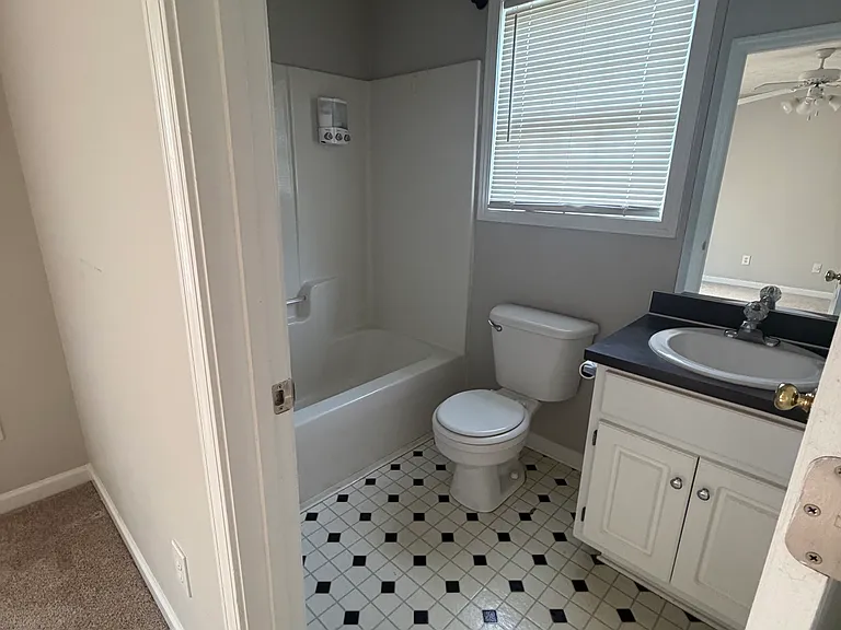927 Lakeview Dr — Photo 21