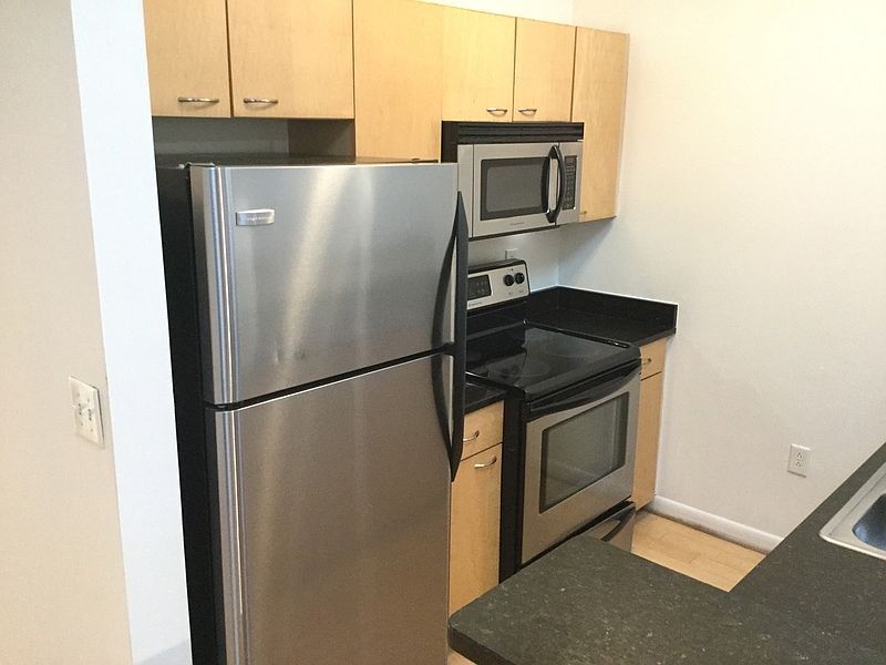 1st image of 1011 W Marshall St #203