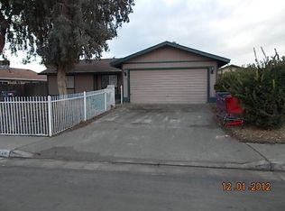 518 Kimball Ln, Hanford, CA 93230