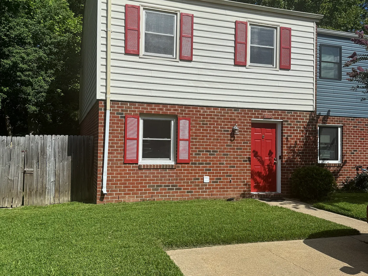3 bed, 1.5 bath, 1360 sqft, $2,200 — Photo 1
