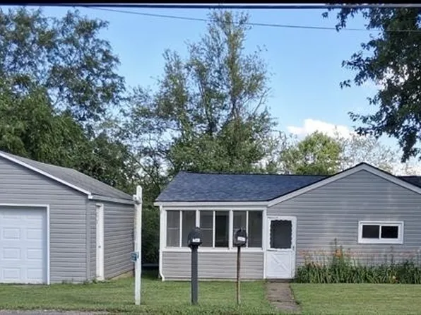 6365 Tuscarawas Rd, Industry, PA 15052