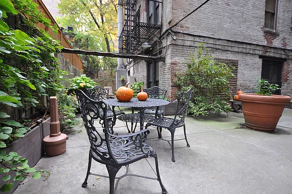 Rented by Buchbinder & Warren | media 12