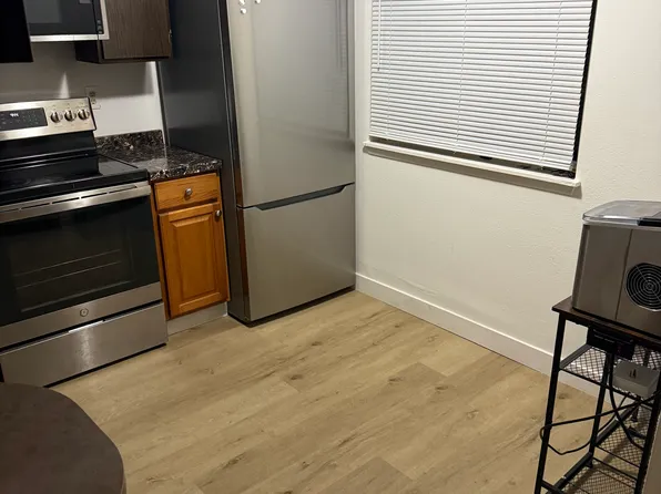 4822 N Lee St APT 1, Spokane, WA 99207
