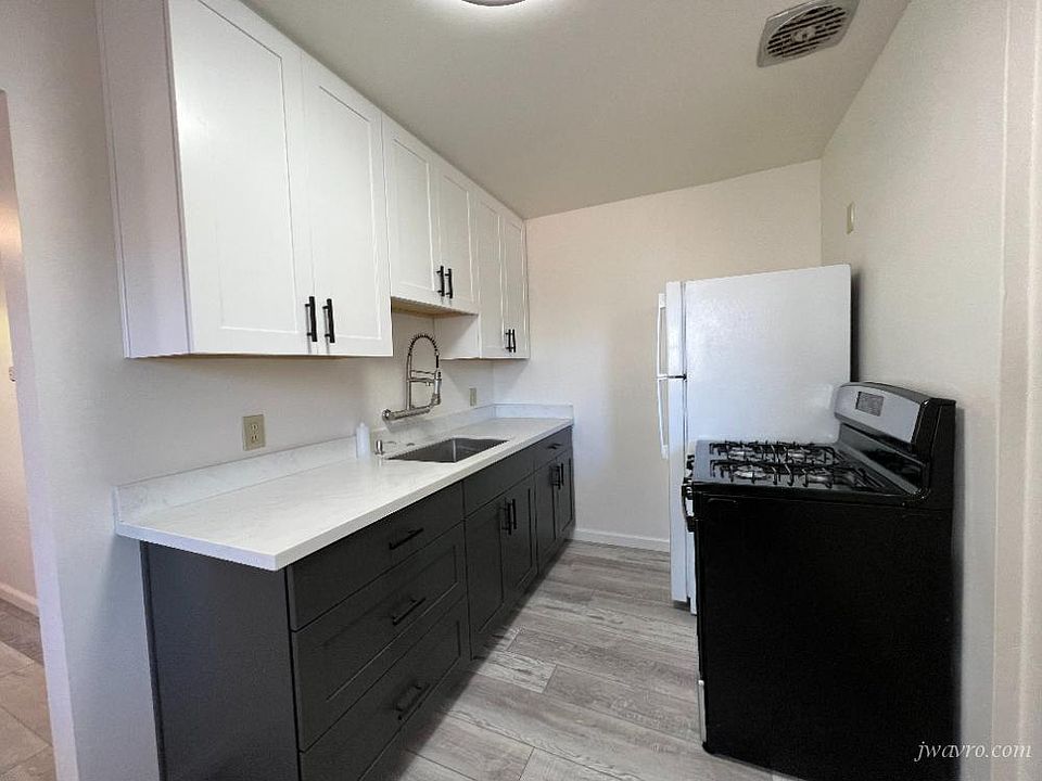 1st image of 209 S Idaho St