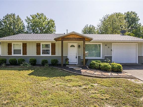 2nd image of 612 Royal Ln