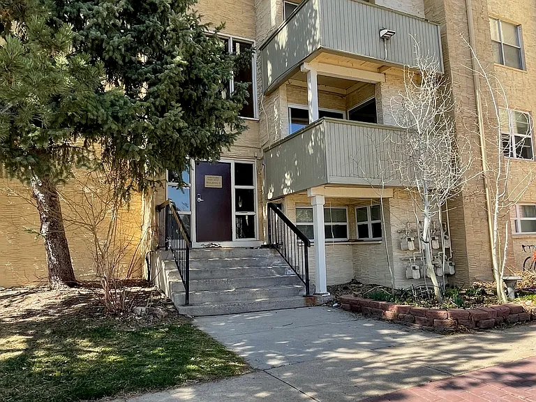 Entrance to Building V at the Stratford Park West Condos.