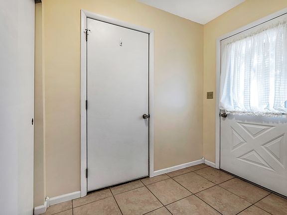 2nd image of 1800 Heidelberg Dr