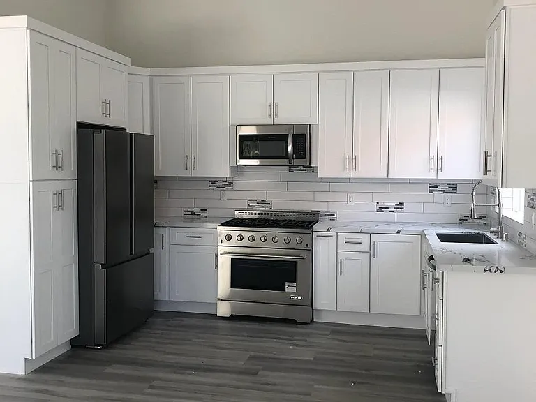 kitchen appliances included