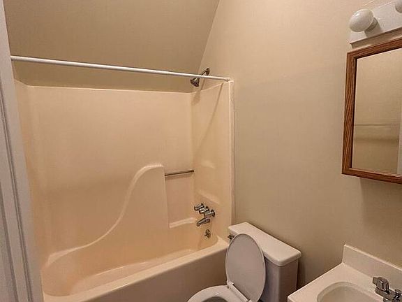 5th image of 601 Emmet St APT 5