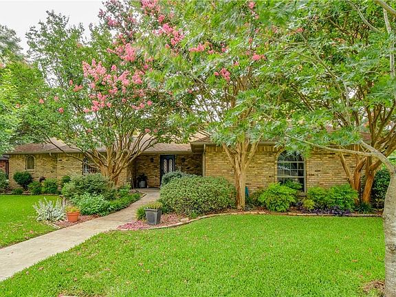 2nd image of 402 Rolling Hills Cir