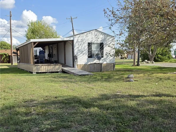 104 W Baltimore Ave, Seadrift, TX 77983