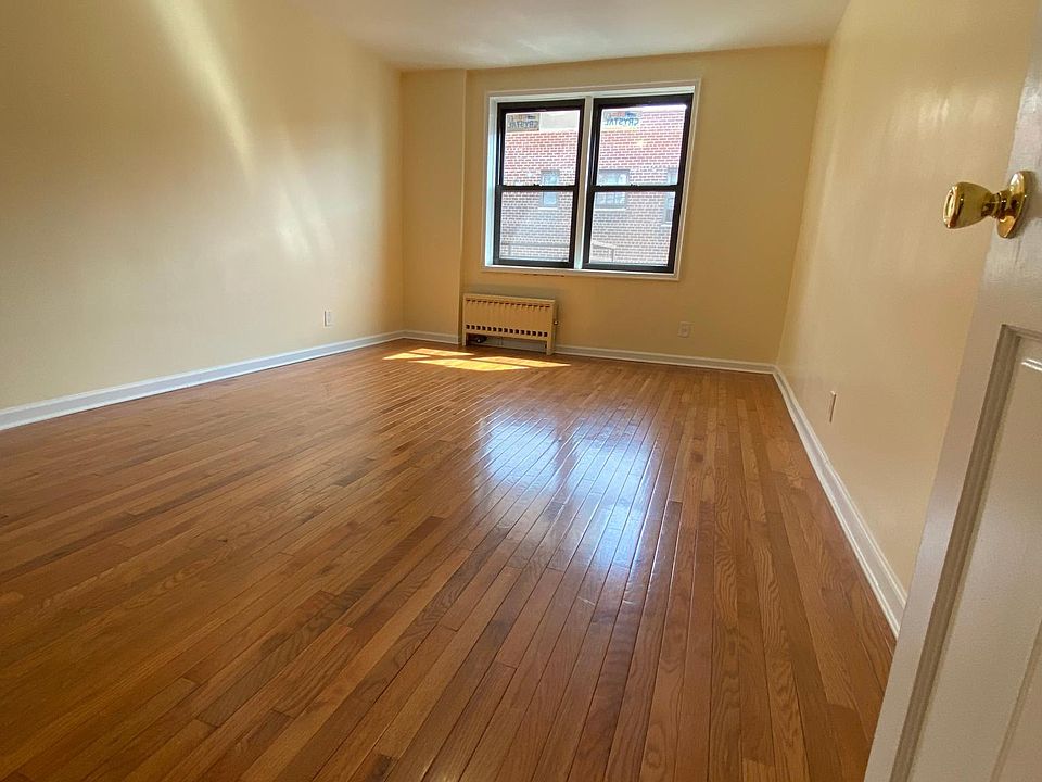 1st image of 300 N Broadway #5