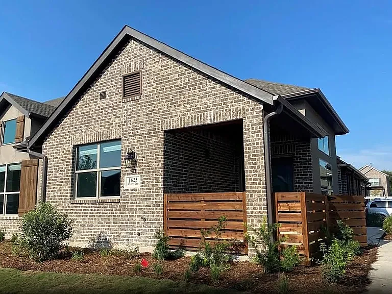 1625 Dewberry Ln — Photo 1