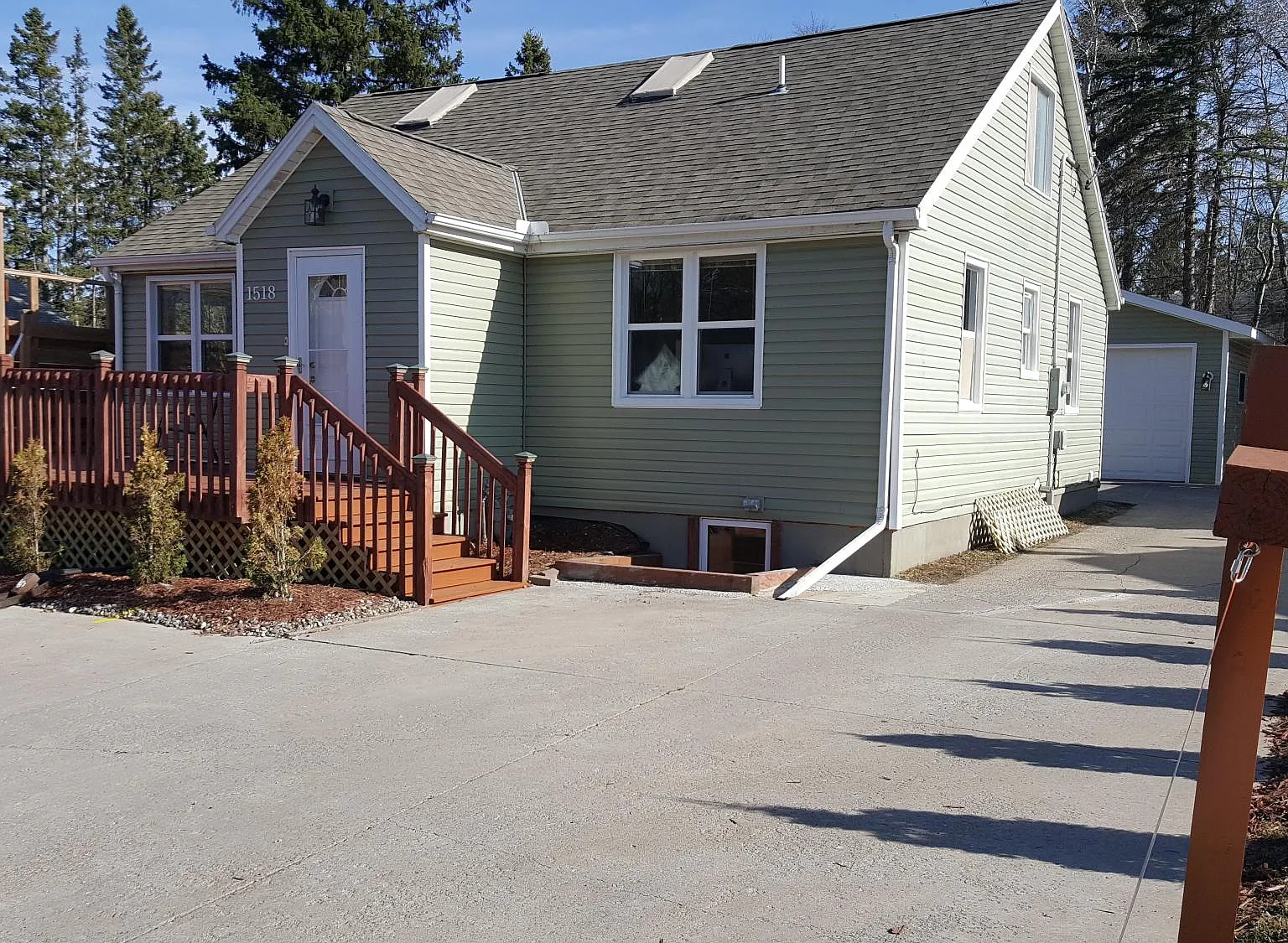 1518 W Arrowhead Rd — Photo 1