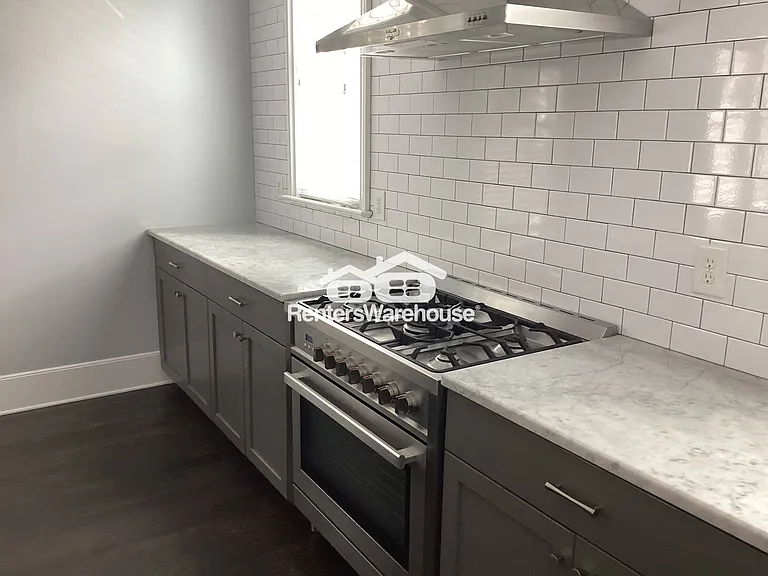 380 Bill Kennedy Way SE — Photo 1