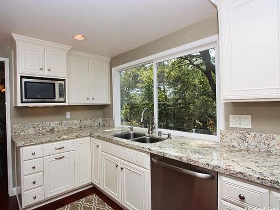 5th image of 9362 Blue Oak Dr