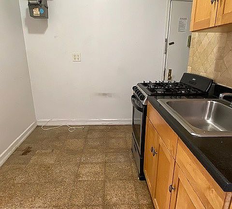 5th image of 236 E 13th St APT 17