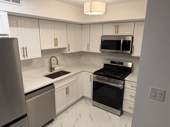 5th image of 89 Selvin Loop Unit 128