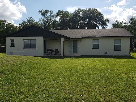 Spacious Back yard
