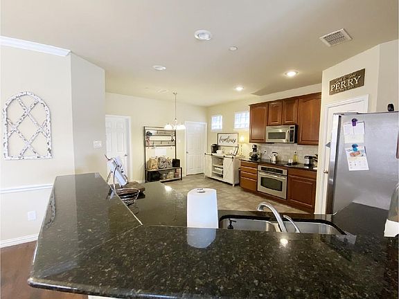 5th image of 7124 Dry Creek Dr
