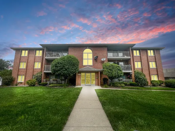 7800 W 89th St APT 202, Hickory Hills, IL 60457