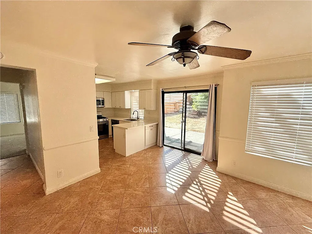 4 bed, 2.5 bath, 1640 sqft, $3,095 — Photo 3