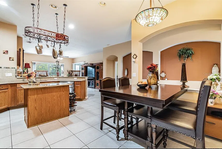 4 bed, 2534 sqft, $2,495 — Photo 4