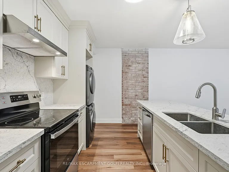 4876 Simcoe St #1 — Photo 8