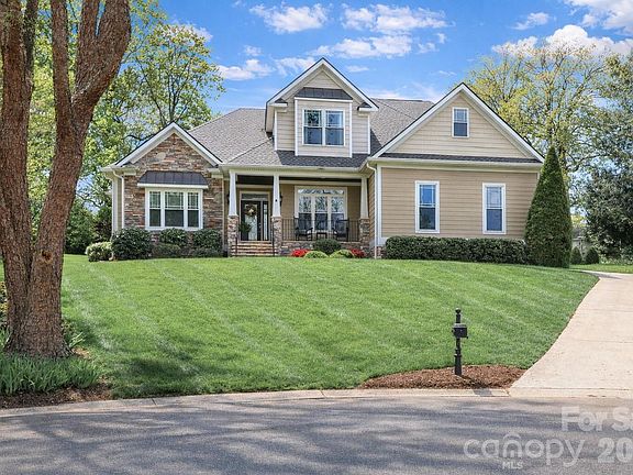 2nd image of 909 Argyle Ct