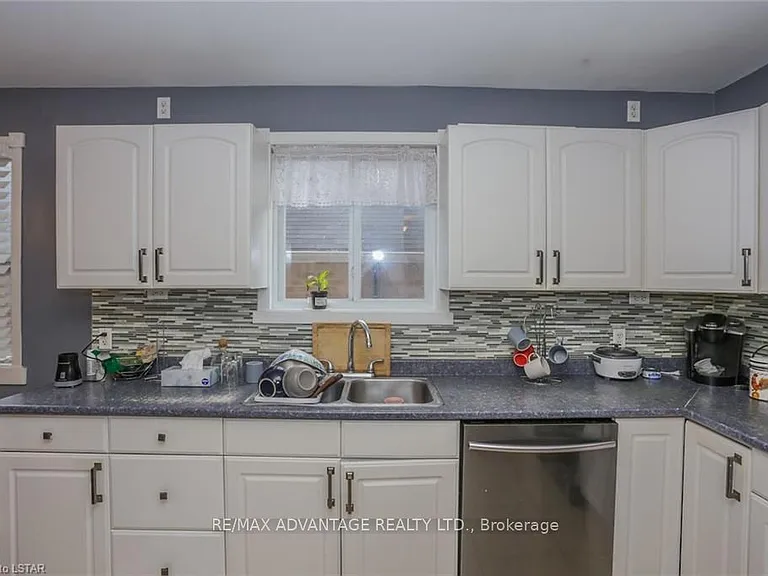 17 Sterling St #UPPER — Photo 7