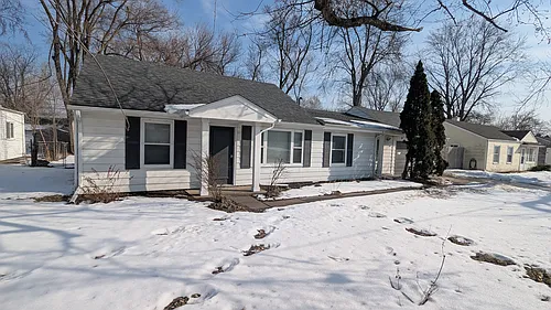 9060 N Sheldon Rd Photo 1