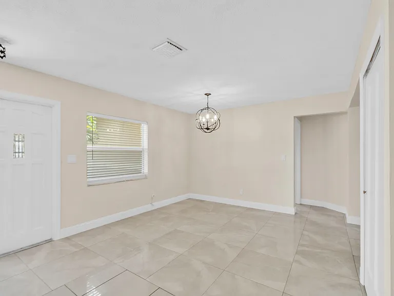 4921 NW 39th St — Photo 22