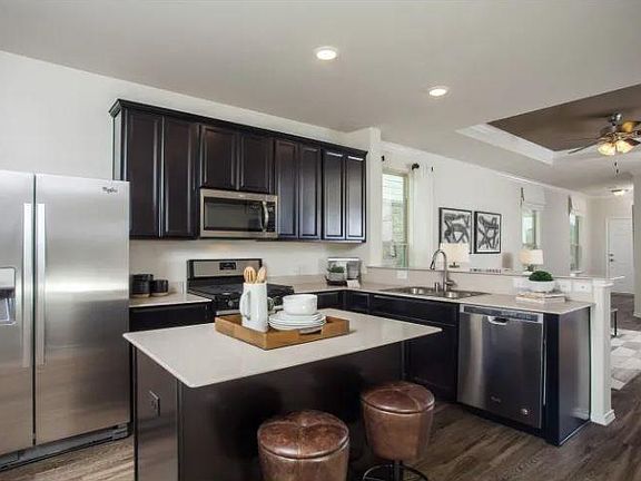 4th image of 184 Thornless Cir