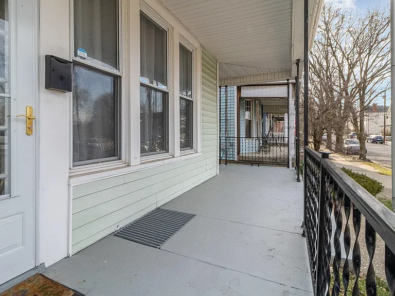 447 Washington Ave #A — Photo 2