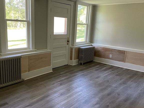 4th image of 267 Cazenovia St