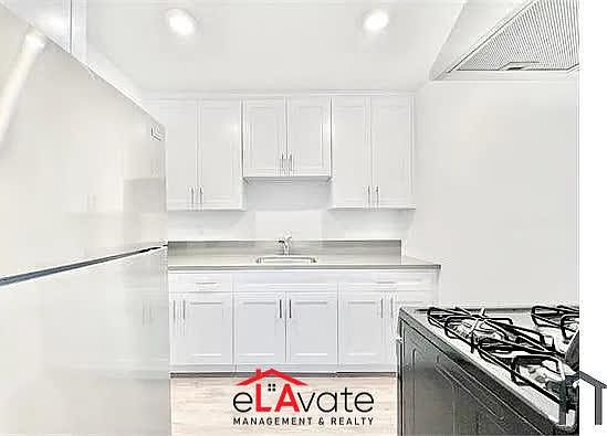 3rd image of 3900 Nicolet Ave #3X2