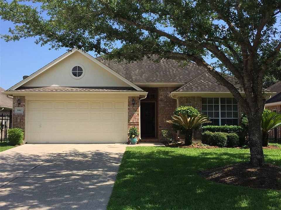 Lovely patio home on quiet culdesac--walk or ride your bike
